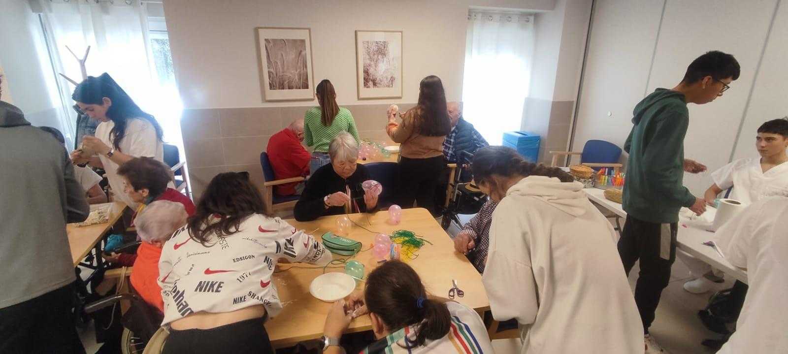 El alumnado de 2 de FP Básica de Ofimática inicia una colaboración anual con la residencia de ancianos de Corella 4